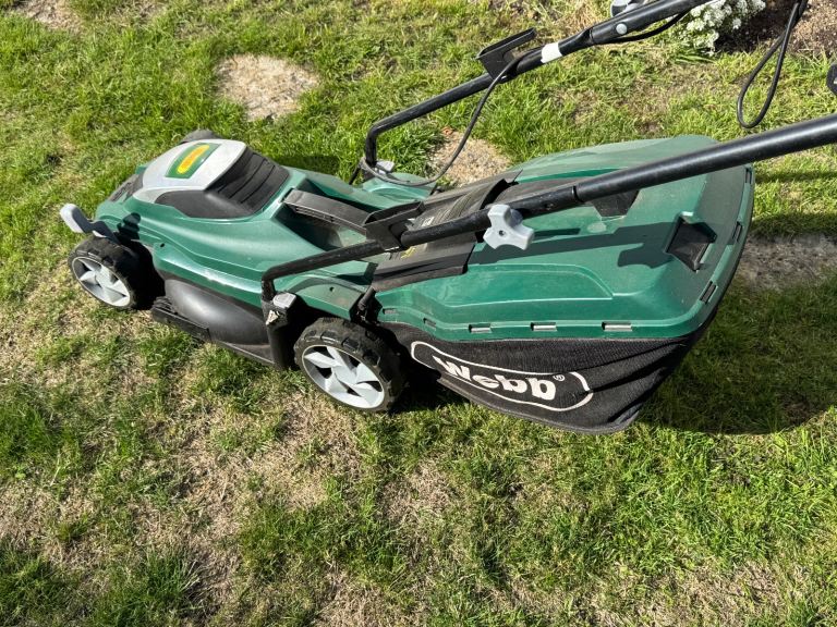 Webb 33cm mains lawnmower