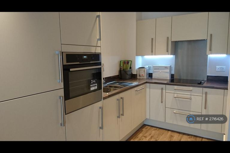 1 bedroom flat in Austen House, Guildford, GU1 (1 bed) (#2716426)