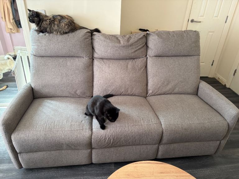 Recliner sofa