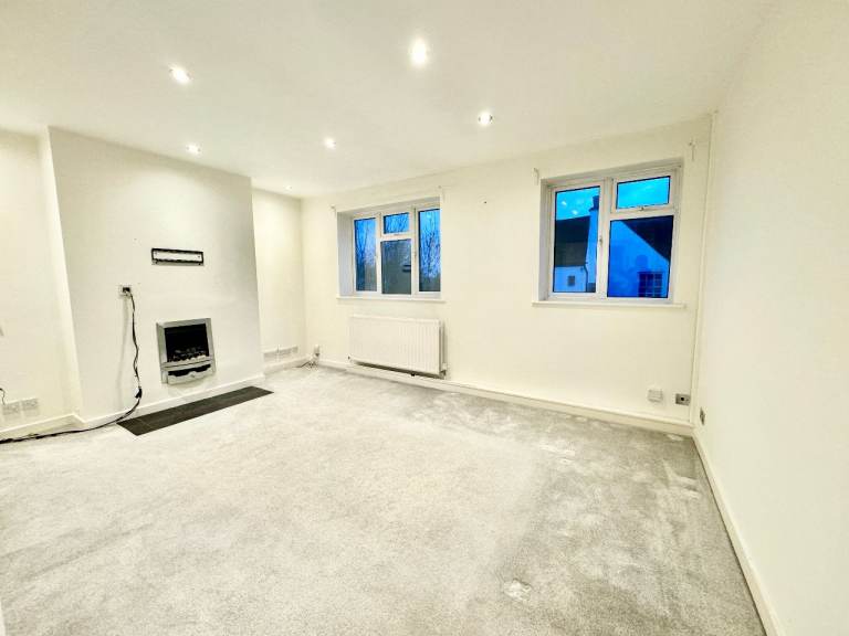 3 Bed Plus Study Room 2 Bath - Garage Off Street Parking Winston Court, Headstone, Harrow, HA3 6PF