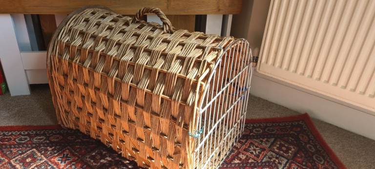 Wicker cat/ pet carrier basket