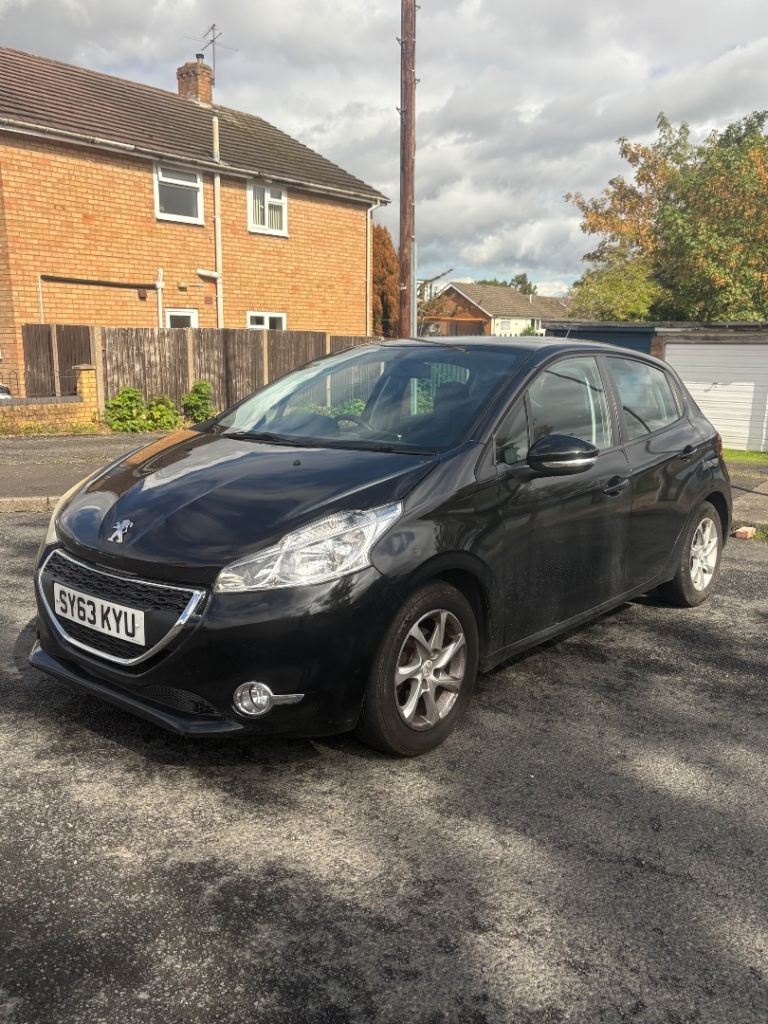 Peugeot, 208, Hatchback, 2013, Manual, 1199 (cc), 5 doors