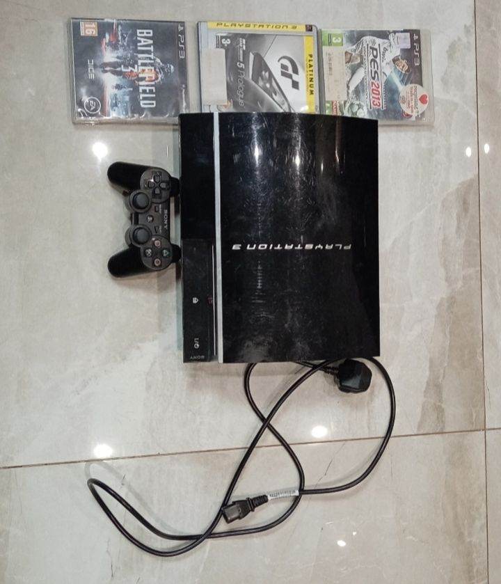 Sony PlayStation 3 (Original "Fat" Model) + 3 Games & Controller