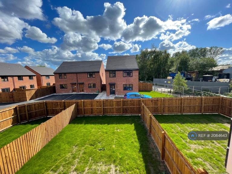 3 bedroom house in Poppy Lane, Salford, M6 (3 bed) (#2084643)
