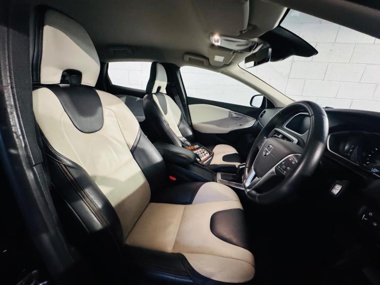 2019 Volvo V40 Cross Country 1.5 T3 Edition Auto Euro 6 (s/s) 5dr HATCHBACK Petrol Automatic