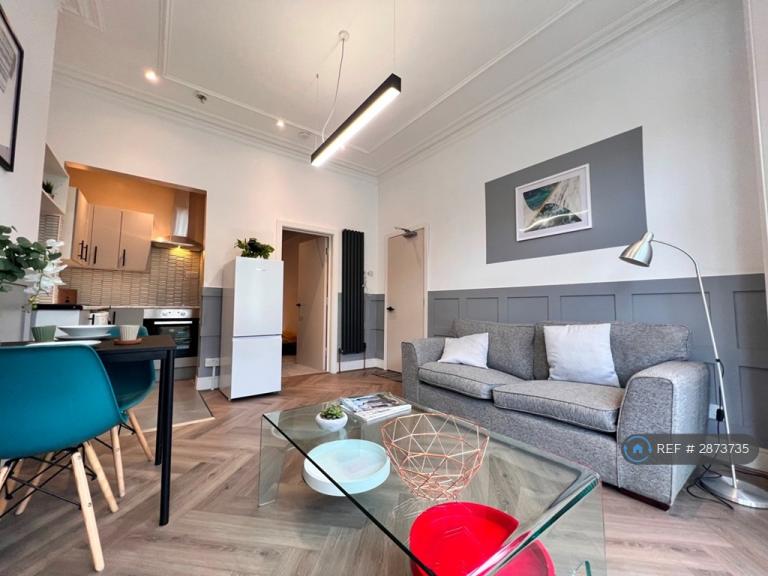 1 bedroom flat in Shirley Road, Cardiff, CF23 (1 bed) (#2873735)