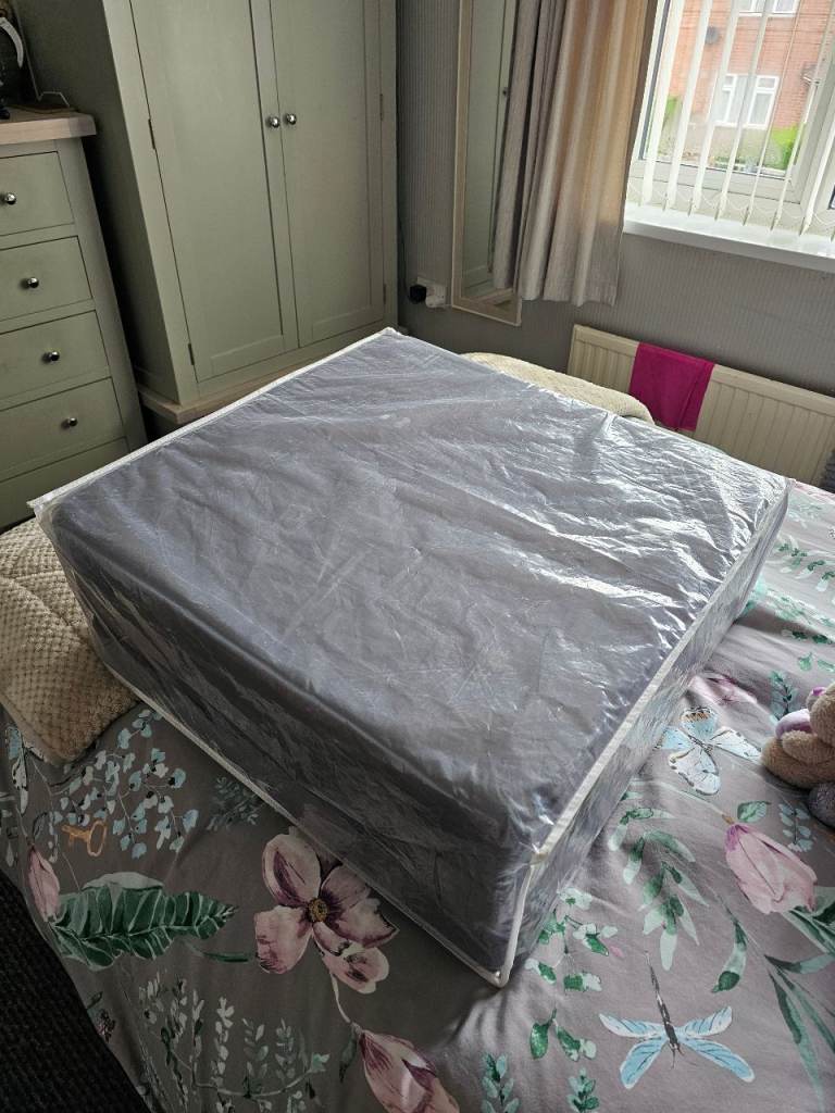 Fold out mattress 