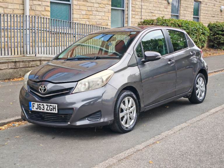 Toyota yaris 2013 petrol ulez 1.3 may px can deliver drives very good