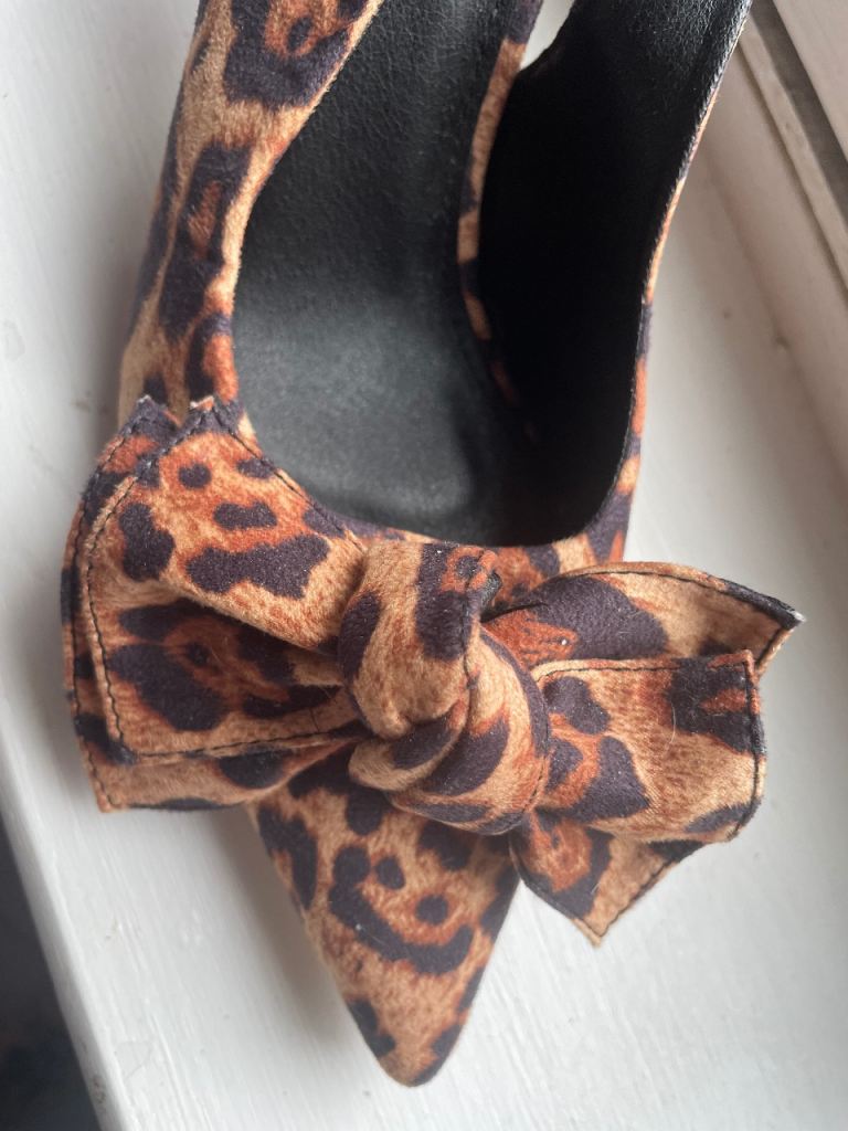 Leopard Print Slingback Heels with Bow Detail – Good Condition