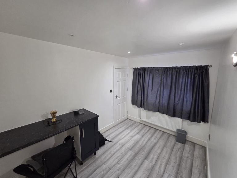 1 bedroom with en-suite bathroom £1,100 pcm