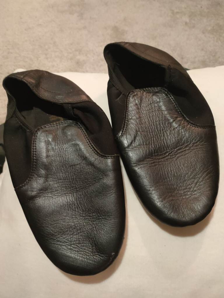 Soft slip-on dance shoes size 6