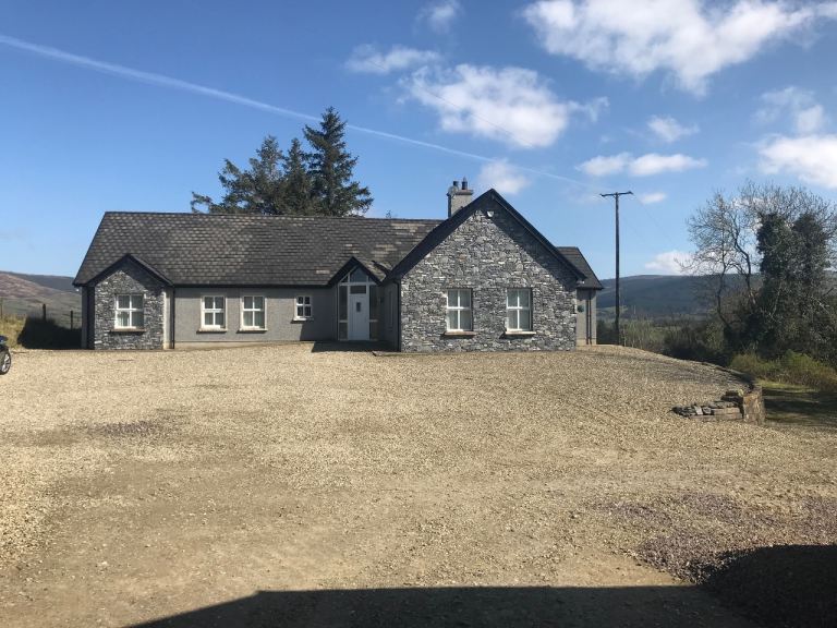 Large 4 bed Bungalow to rent - Omagh rural area.