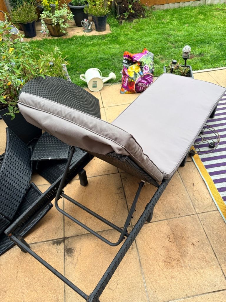 Sun lounger