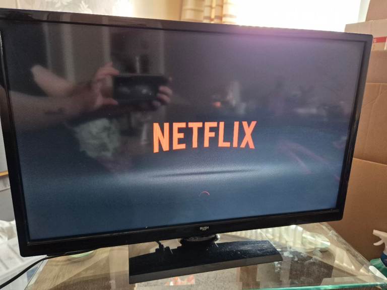 24 inch bush led tv with dvdplayer 