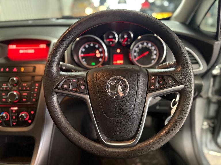 2014 Vauxhall Astra 1.4i 16V Design 5dr HATCHBACK PETROL Manual