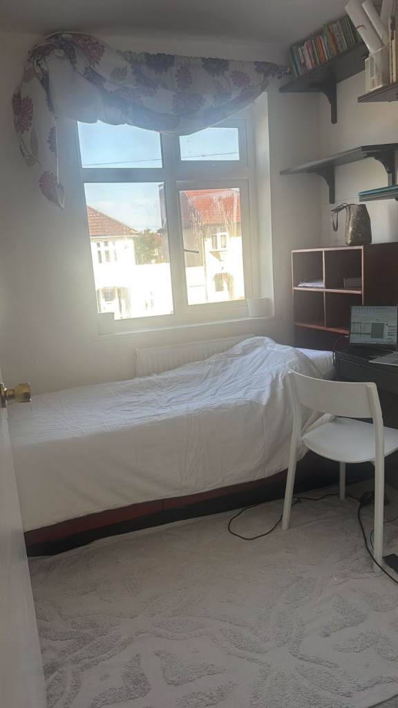 Spacious & Cosy Single Room For Rent AT DA7 5PU