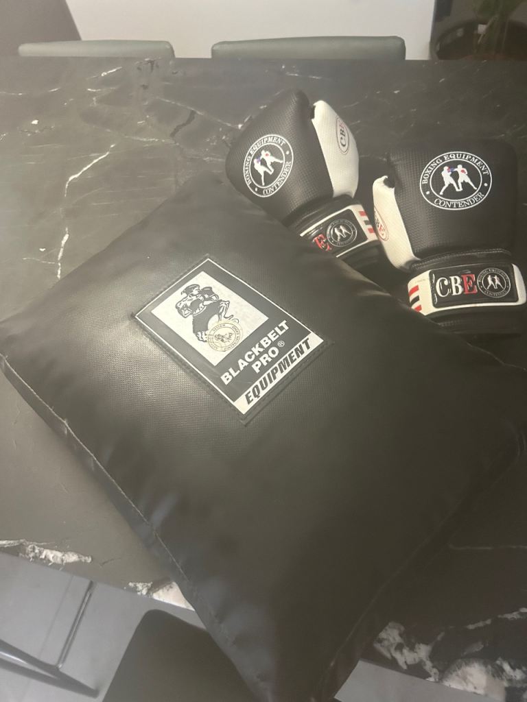 Sports fighting equipment 