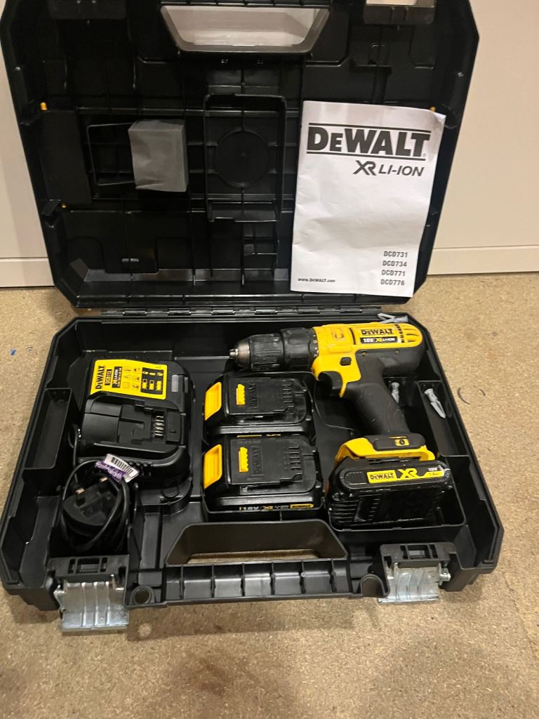 Dewalt Drill with 3 battery’s 