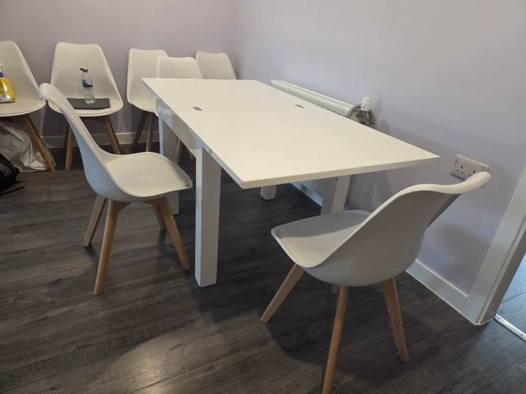 White high gloss Dining table with 6 chairs
