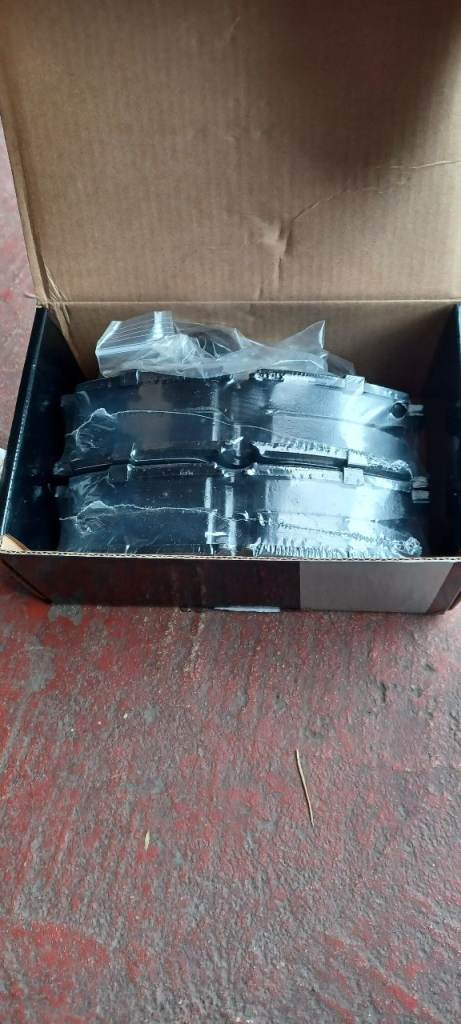 Mercedes Sprinter Front Brake Pads - set of 4 - New!!