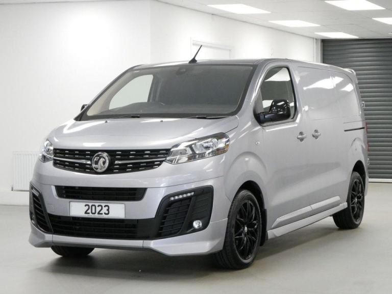 23 VAUXHALL VIVARO 3100 2.0 TURBO D 180 BHP SWB GS EDITION AUTOMATIC ( NO VAT )