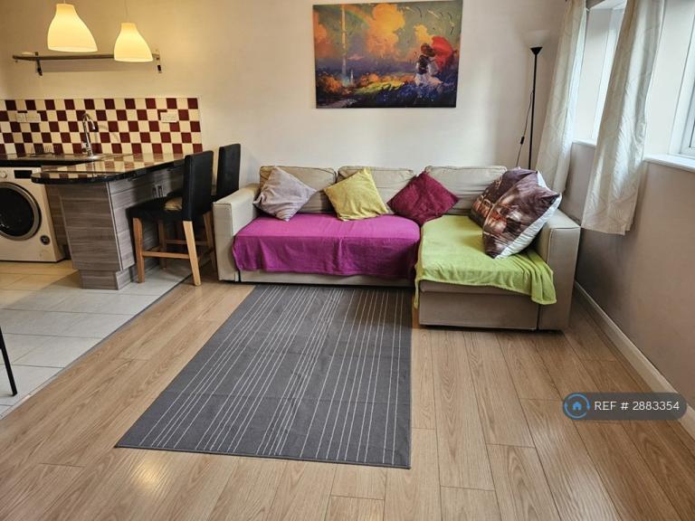2 bedroom flat in Beecholme, London, N12 (2 bed) (#2883354)