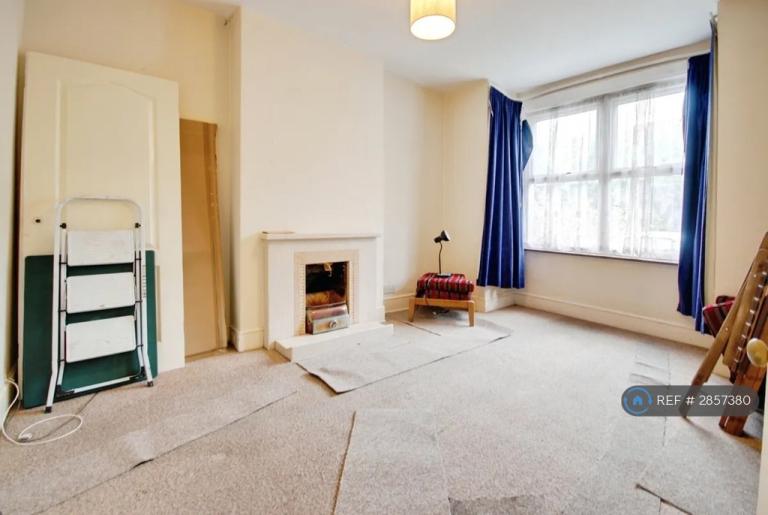 3 bedroom house in Whippendell Road, Watford, WD18 (3 bed) (#2857380)