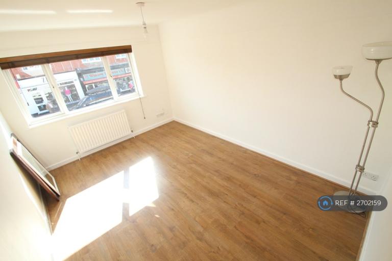 2 bedroom flat in Banks Road, West Kirby, Wirral, CH48 (2 bed) (#2702159)