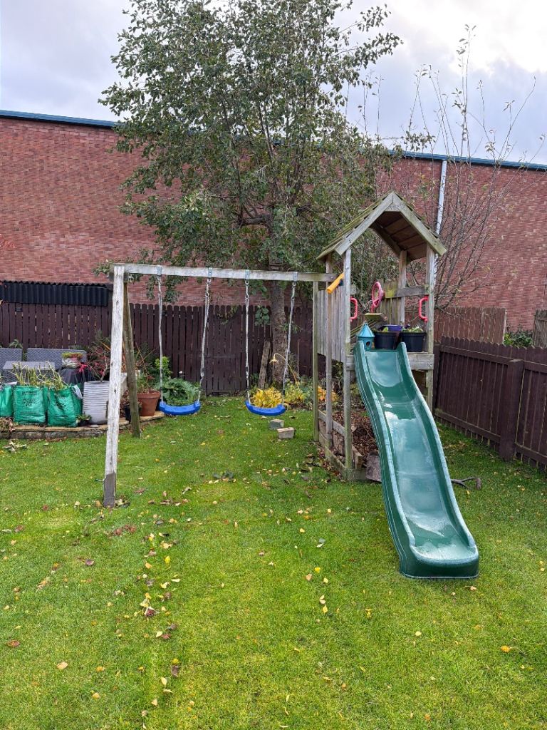 Free swing set