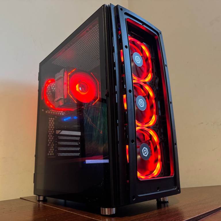 Custom Gaming PC Build Intel I3 10100F / GIGABYTE RX 570 / 16 GB DDR4 / RGB
