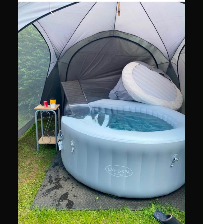 Dome tent 2 mesh side panels 