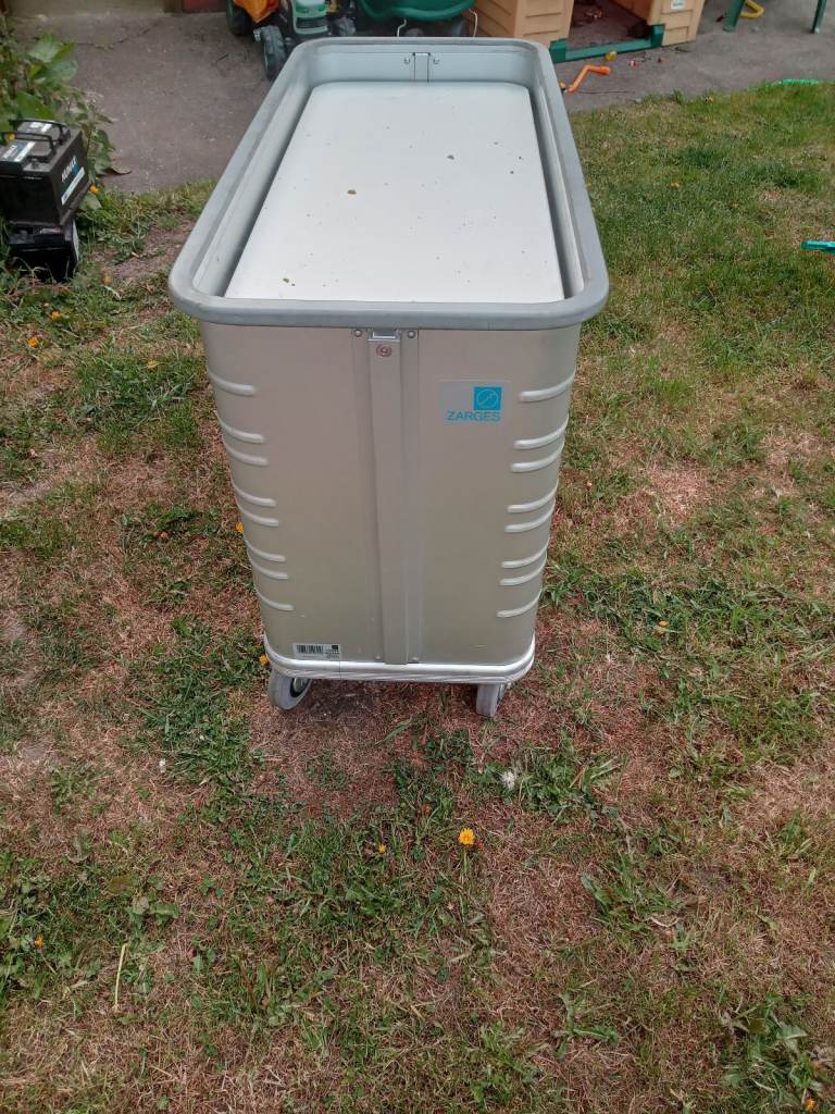 ZARGES ALUMINUM LAUNDRY TROLLEY 