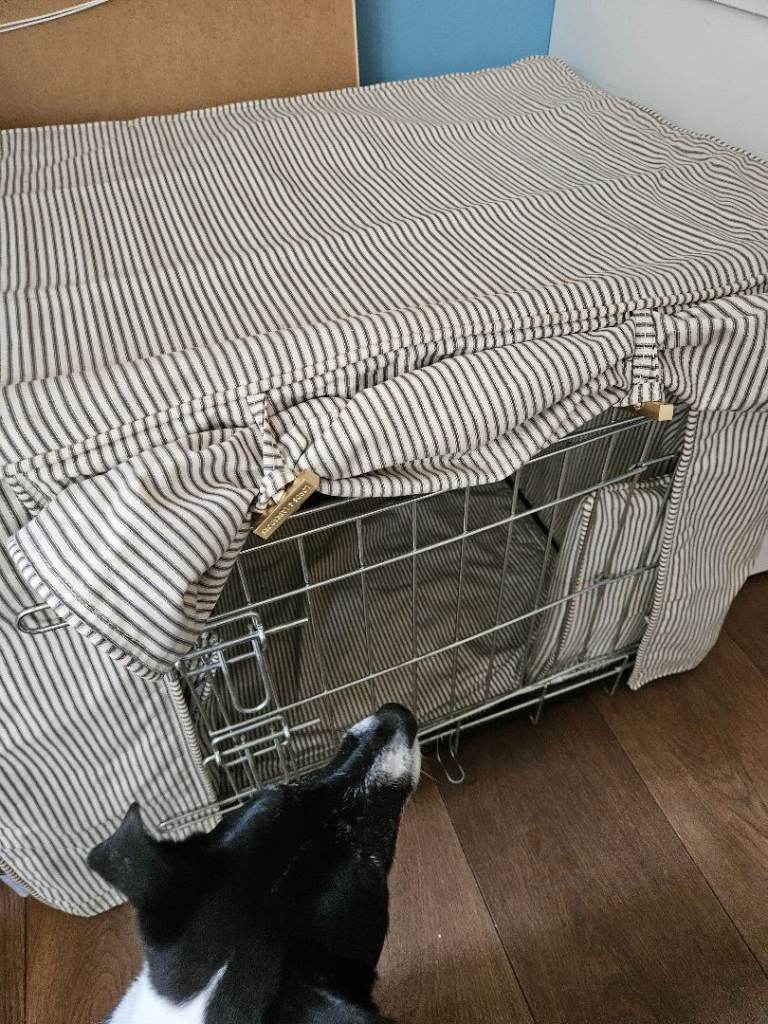 Excellent Condition Lords and Labradors Heavy Duty Deluxe Silver Dog Crate with Regency Stripe Cover