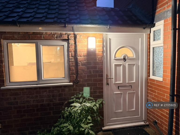 1 bedroom flat in Dodsworth Court, York, YO31 (1 bed) (#2705935)