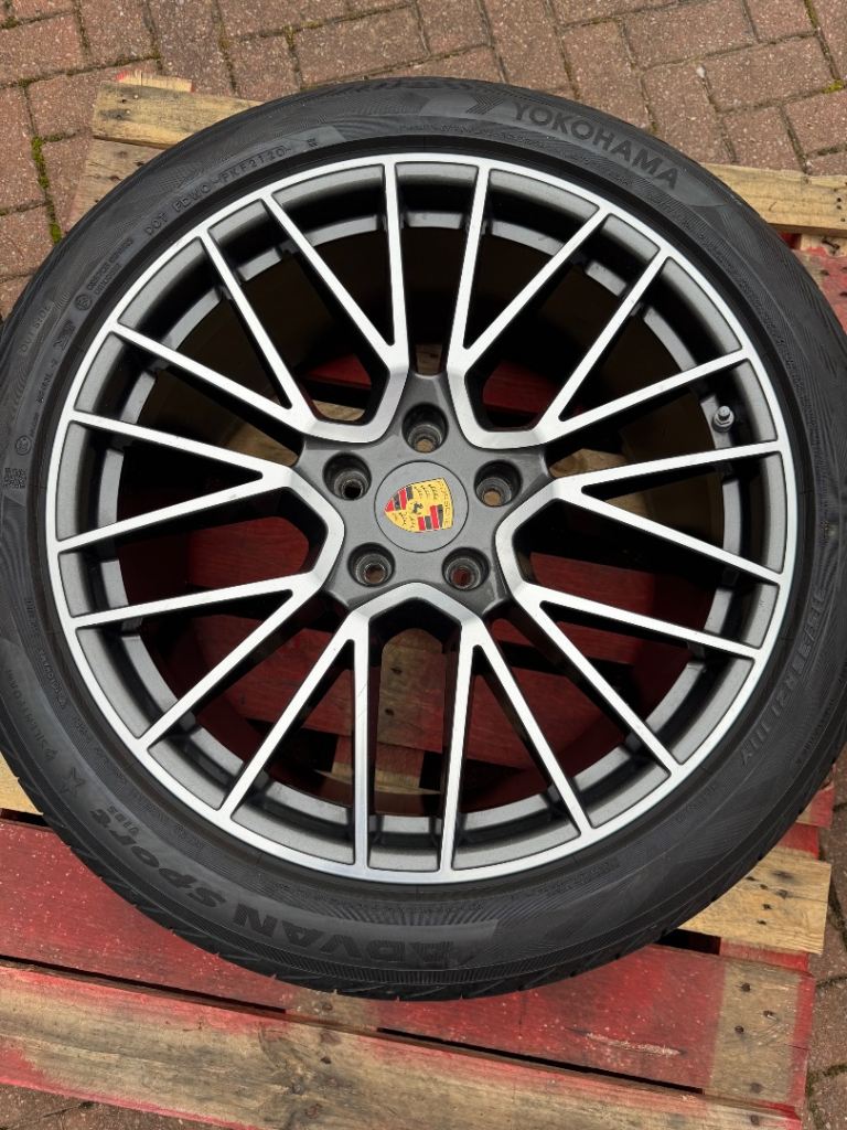 Genuine Porsche 21" 11J Cayenne RS Spyder OEM Rear Alloy Wheel