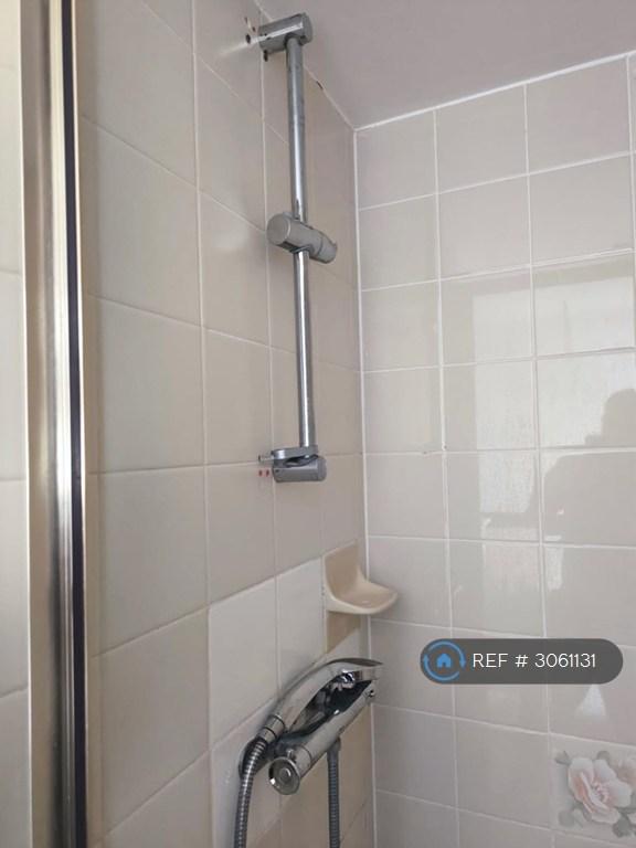 1 bedroom flat in The Square, Lymington, SO41 (1 bed) (#3061131)