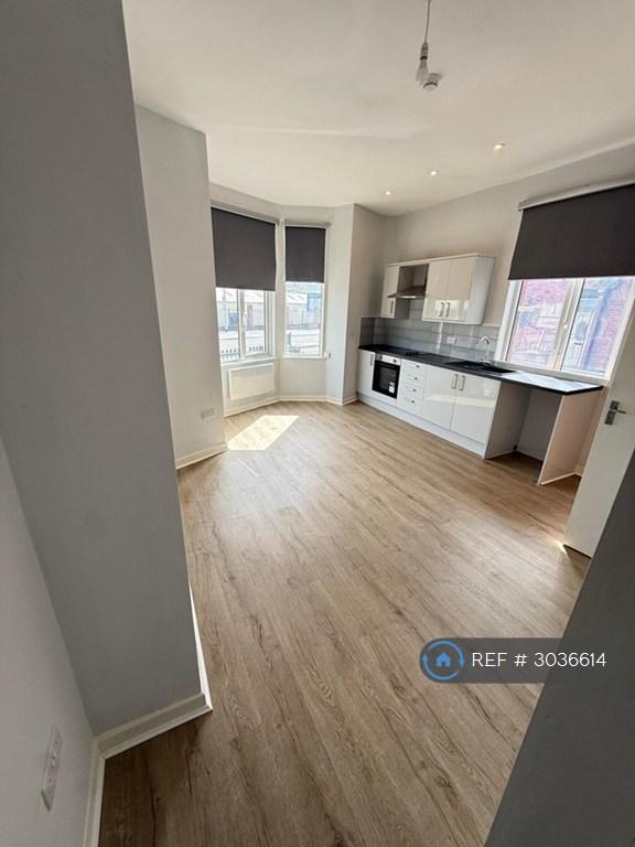 1 bedroom flat in Woodview Terrace, Leeds, LS11 (1 bed) (#3036614)