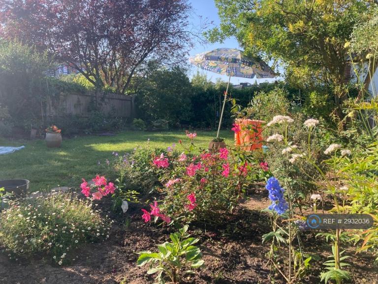 1 bedroom in Connaught Gardens, London, N10 (#2932036)