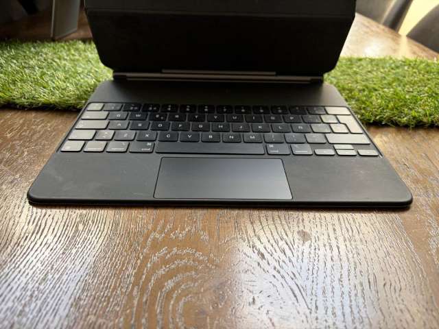 Apple Magic Keyboard 12.9” - A1998 (Spanish Layout) | in Greenford