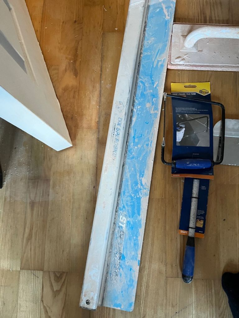 Assorted tiling / plastering tools