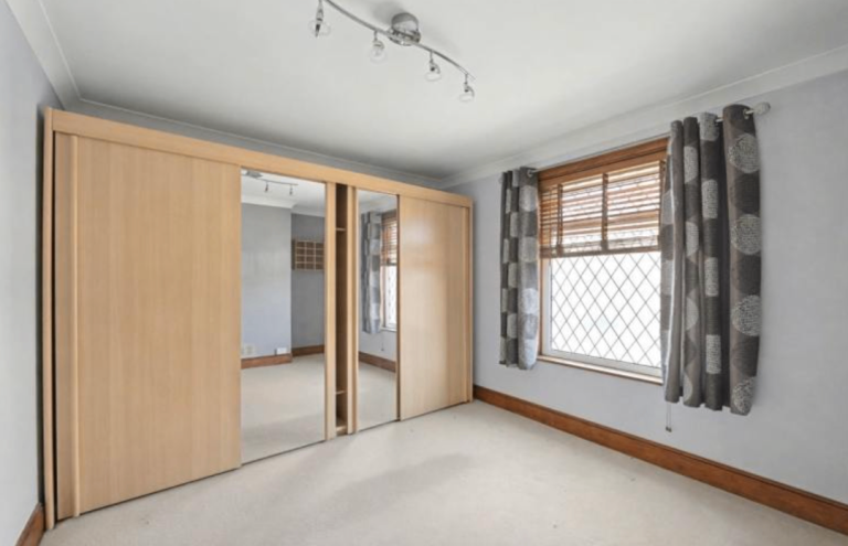 Modern 3-Bedroom House | Renovated | Kitchen | Parking | Waterloo Road, Southampton, Hampshire-SO15