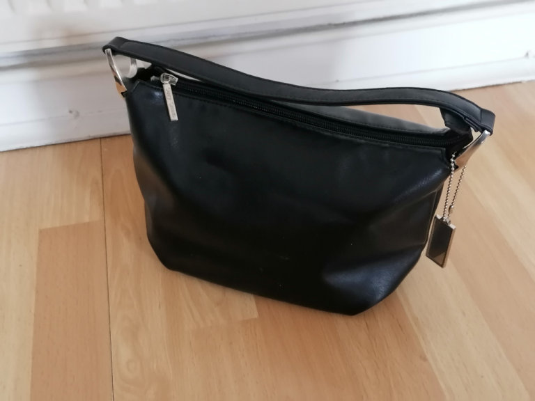 Vintage 90'S Designer SUZY SMITH Leather Black Handbag. 