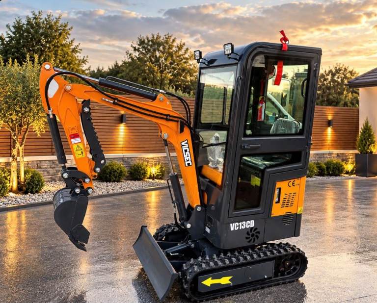  VICSEC VC13CD, brand new , get a man a living no problem with this little excavator £5500 no vat !!