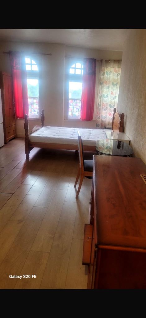 Self-contained studio near Aston train station