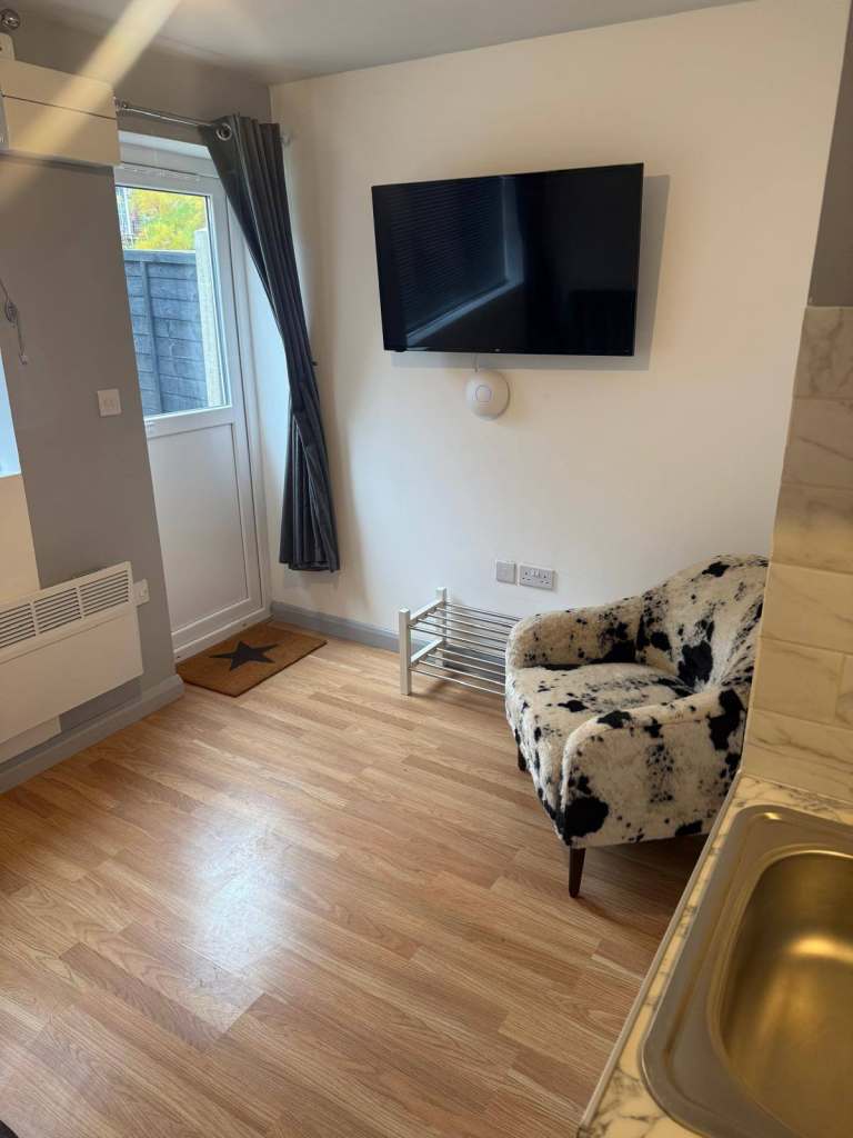 SHORT LET SHORT LET - TO RENT - HIGH TOWN ROAD LU2 0BZ