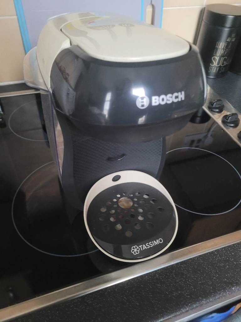 Bosch Tassimo Coffee Machine & Pod Holder – Good Condition