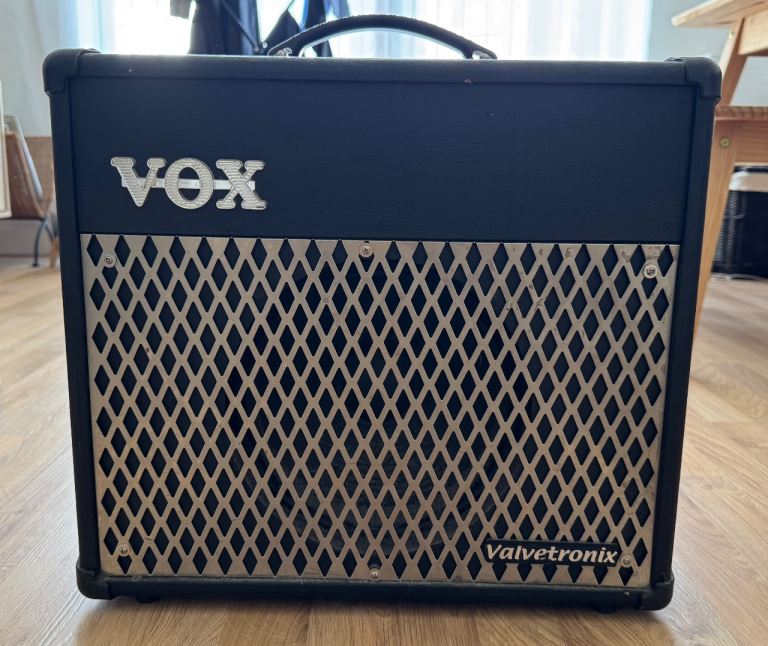 VOX Valvetronix vt30 Guitar Amplifier – Good Condition