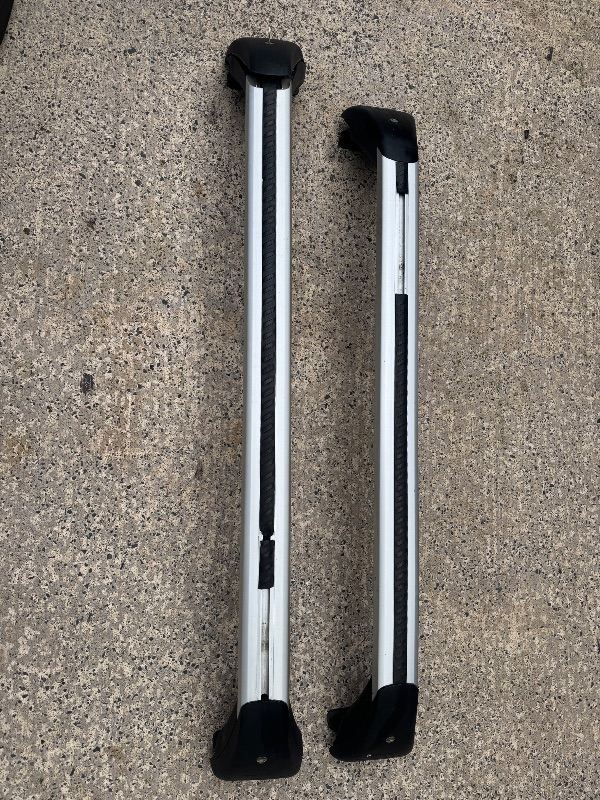 Genuine Volvo V40 roof bars 