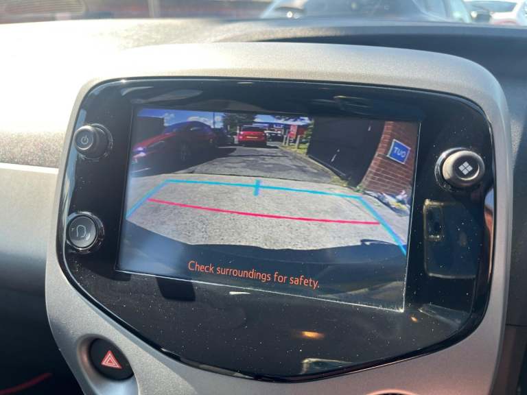 TOYOTA AYGO 1.0 VVT-i x-trend in Super Red 2021