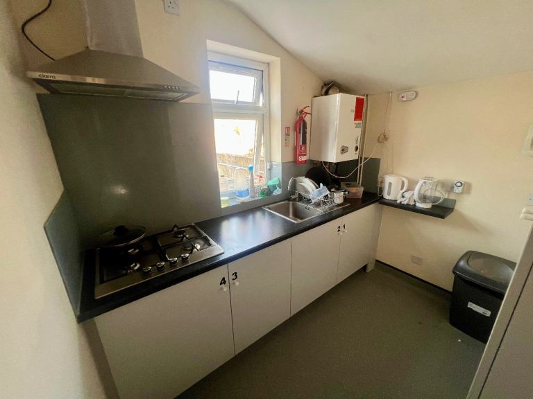 *** 5 Double Rooms Address: Hartington Road, Southall UB2 5AU